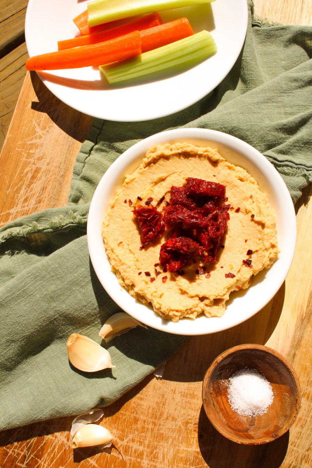 Favorite Garlic Hummus&nbsp;(oil-free!)